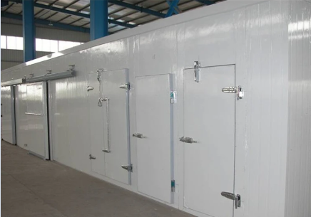 What are the installation standards for fluorine cooling pipes in cold storage?