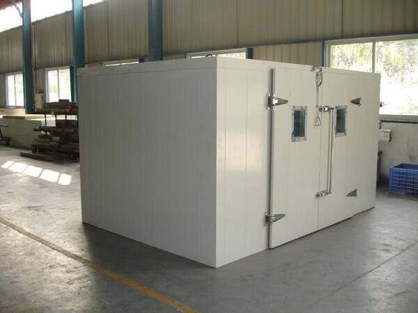 What are the methods to prevent ground cracking and thermal insulation in cold storage